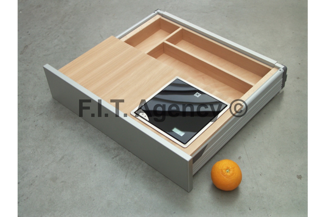Spezielle Einsatzsysteme_4_3 Special drawer insert with integrated scale Spezial Schubladeneinsatz mit integrierter Waage