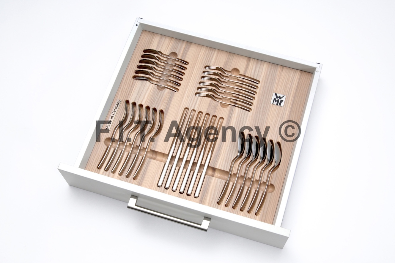 CNC machined cutlery insert made of ash CNC-gefertigter Besteckeinsatz aus Esche