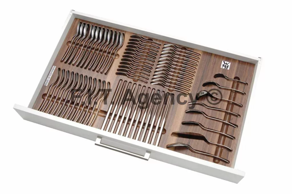 CNC made cutlery insert in walnut for high end kitchens CNC-gefertigter Besteckeinsatz aus Walnuss für high end Küchen